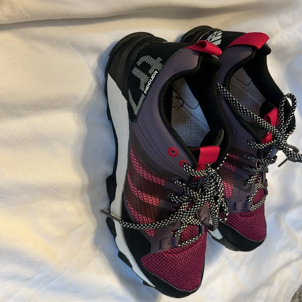 Women’s Adidas TRAXION size 8 running KANADIA TR7 pink, purple, black white EUC - Picture 5 of 7